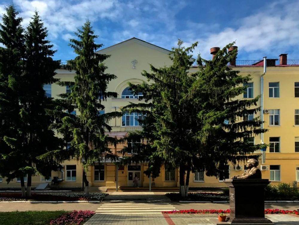 Сотрудники ГКБ №3 перечисляют однодневные заработки на помощь участникам СВО